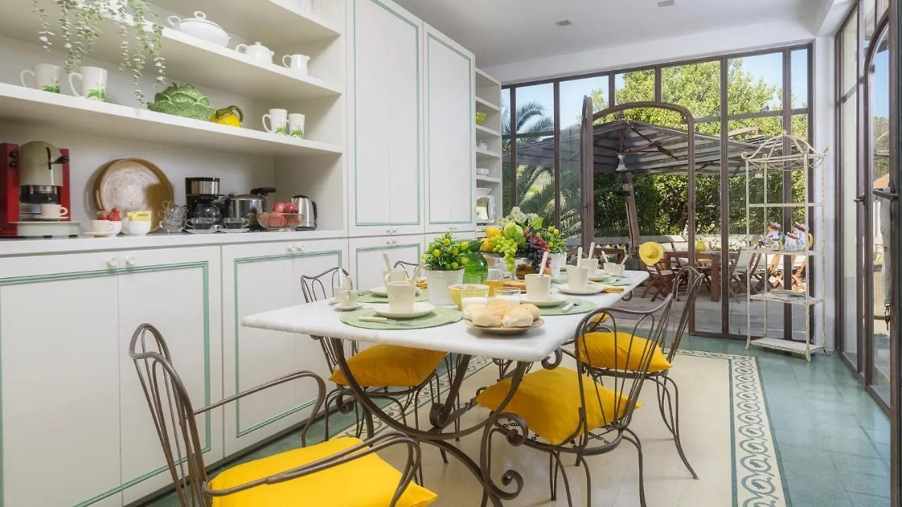 Villa Gaius 8&2, Emma Villas روزينيانو ماريتيمو إيطاليا